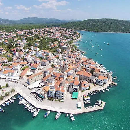 Apartment With A Parking Space Pirovac, Sibenik - 17653 Pirovac